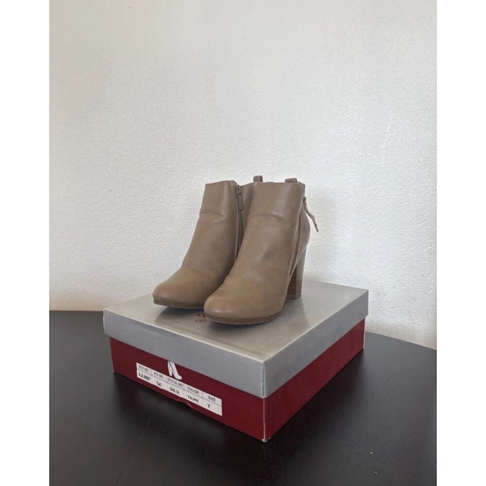 Breckelle’s Gail Size 6 Taupe Booties W/ Chunky Heel
